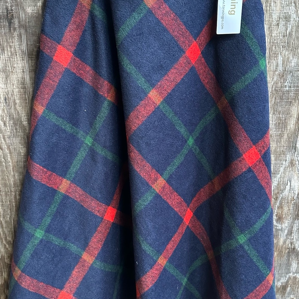 Tanming heavy wool long skirt. Size large.  Best part lady’s it has pockets!